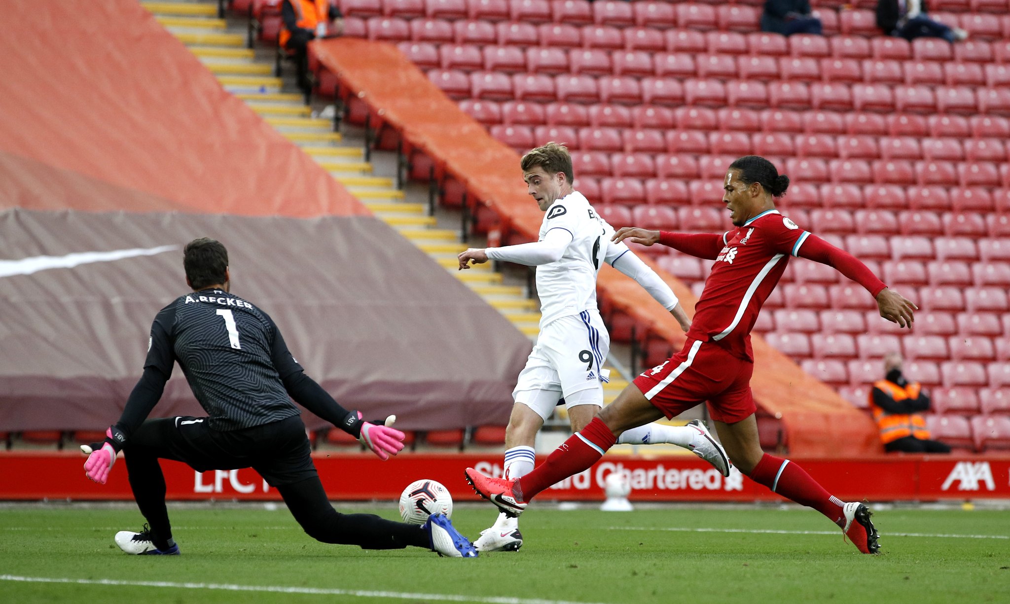 许多人在他 许多人在他